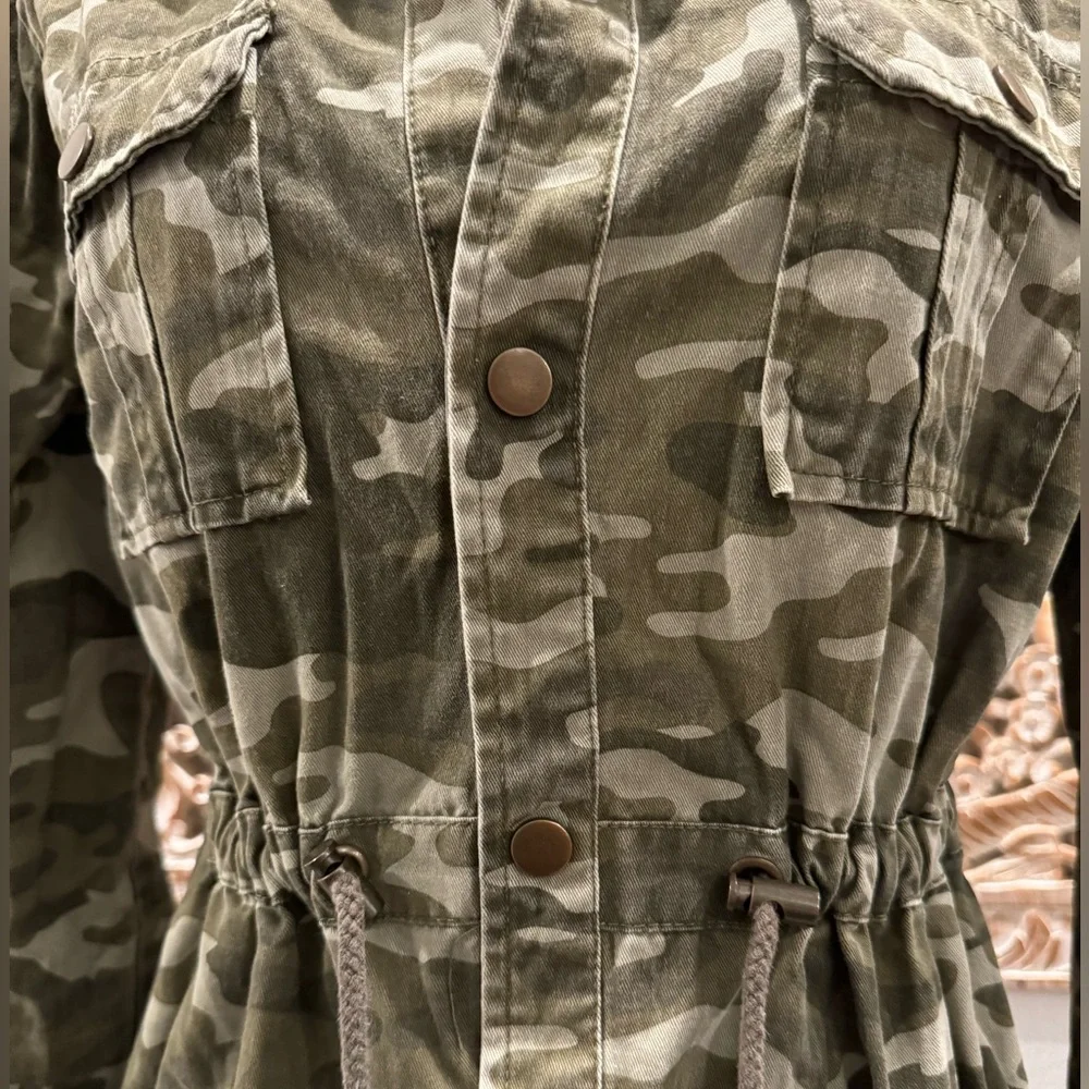 Arizona Jean Company Camo Button Down Utility Jacket- size S - Picture 5 of 9